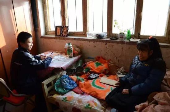 河北高分贫困生将被清华录取 母亲:拒绝一切资助