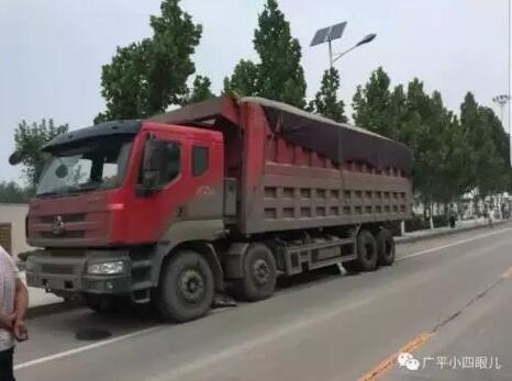 河北邯郸一电动车与货车相撞 2名男孩当场死亡