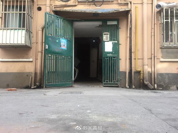上海男子杀死妻子后藏尸冰柜3月 每天下楼遛狗