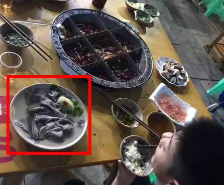 重庆8岁男孩揣压岁钱吃火锅 亲妈都惊了