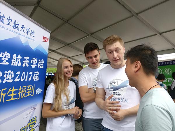 上海交大新学期提供5种风格寝室样板房 启发新