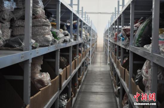 资料图:电商仓库。孙权 摄