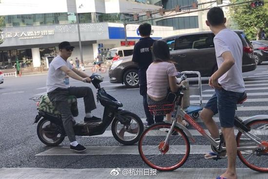 С���ﹲ��������Ů�ѷų������������֮����