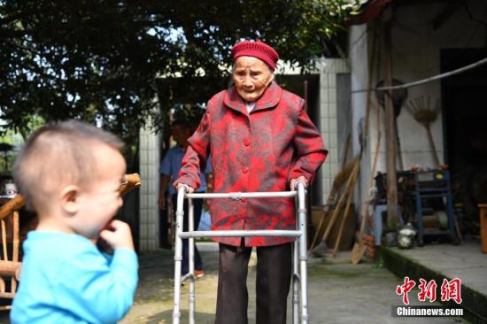 特写：成都最长寿老人的117岁生日宴