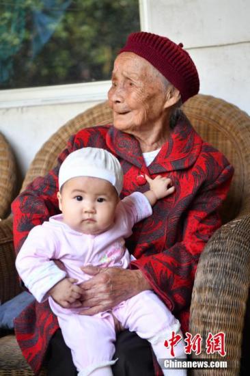特写：成都最长寿老人的117岁生日宴