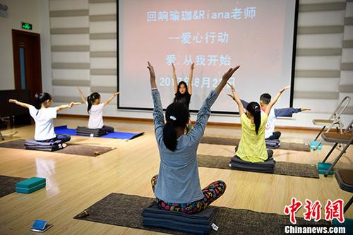 中国首次开招瑜伽硕士 两年在国内一年在印度学习