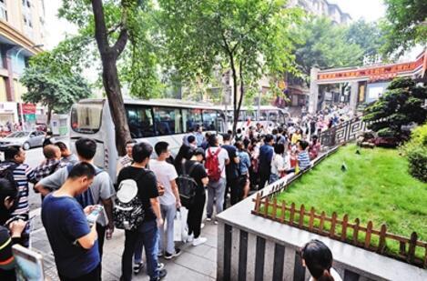 长江索道单日客流量最高1.9万 从交通工具变必游网红
