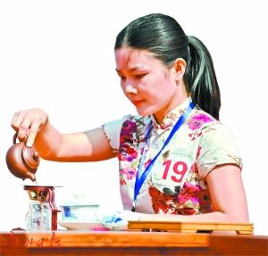 19��ѡ�����ڳ��ݲ�Ҷ