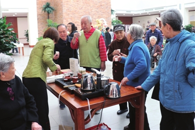 ��ǰ������������һ��������Ժ��֯�˶��ֻ�������;ա�Ʒ�����黭���͵ȣ��������ǻ��������ڡ� �������� ���� ͨѶԱ ������ ��