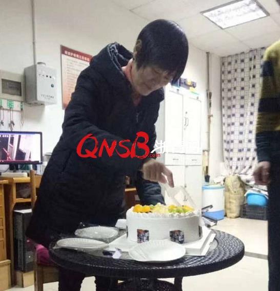 �����޹ܰ������������ˣ�800����ѧ������Ը�����������裬���ߣ���