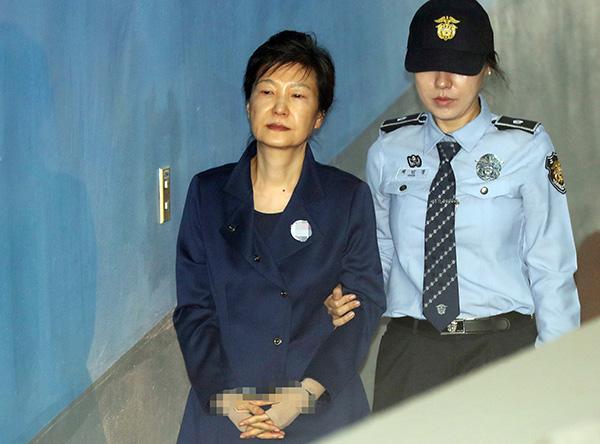 韩检方明日对朴槿惠进行狱中调查 曾传唤遭其
