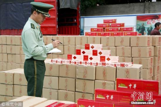 2017年全国共查获假烟28.4万件 追究刑事责任