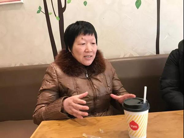 女子做月嫂13年挣百万实现小目标：供儿女读书京汉买房DB电竞入口(图1)