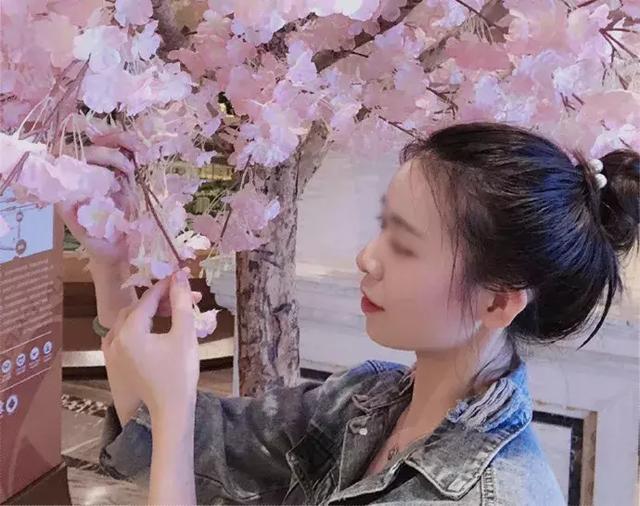 Ů����ҹ����۷���Ϣ���� �����Ӻ�׹¥����