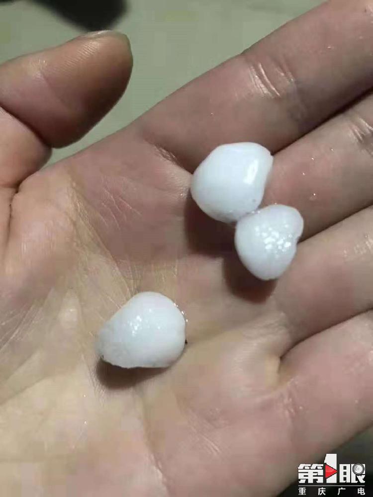 潼南遭遇强对流天气 还伴有密集冰雹