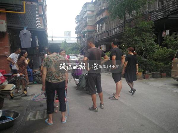 ����һ�����ڱ������ڼ����� Ů��������˫��̥