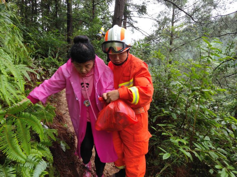 贵州凯里南花苗寨山体滑坡 500余名被困人员获救