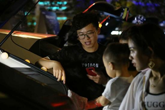 职场|摆摊月入1.3万元的那个职场新人