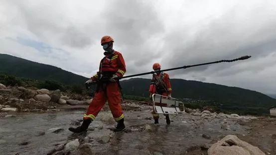 消防|15张照片带你走进抗洪抢险救援一线……