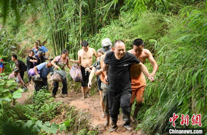 群众|四川犍为孝姑等乡镇受灾严重 群众积极自救减少损失