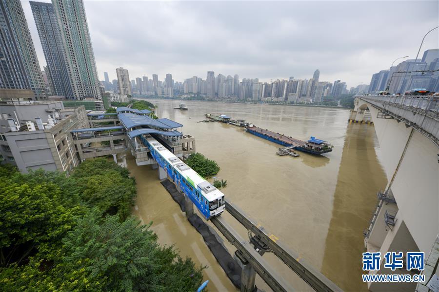 洪水|救援，在被洪水漫过的街巷之间——直击重庆长江、嘉陵江抗洪一线