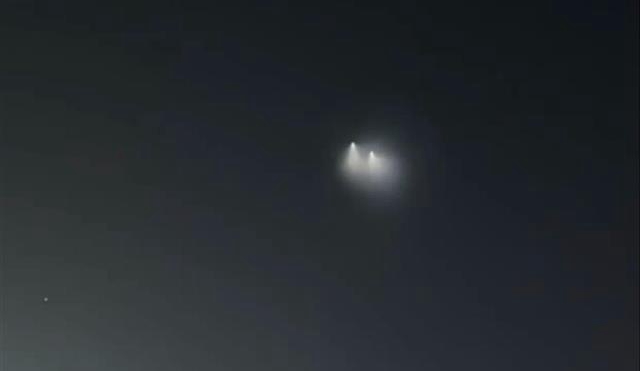 天文专家回应“华北多地夜空现不明飞行物”：某种航天器发射后形成的火箭云.jpg