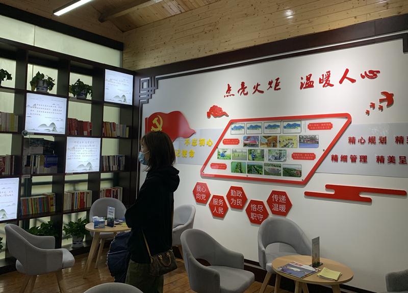 �ϲ��и�������Ϫ��ɭ��ʪ�ع�԰�￪��ġ���ɫ��վ�������˵���������ϵȺ�ڡ�����Ⱥ�ڵĴ��ڡ��������� ֣�� �㣩