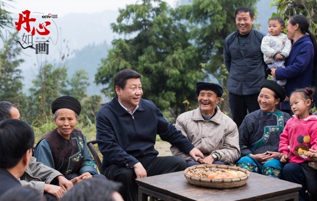 2013年11月3日,习近平总书记在湘西土家族苗族自治州花垣县排碧乡十八洞村同村干部和村民座谈。