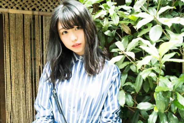 组图:长滨宁琉漫步东京市井小街 与清新少女的