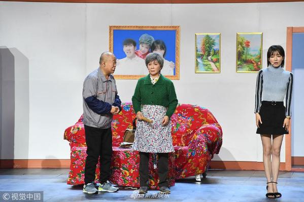 春晚蔡明穿绿衣扮俏老太 能演善舞搭档于洋引