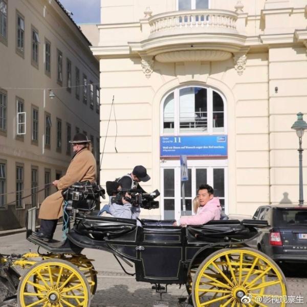 昆凌郑恺搭档拍跑男情侣特辑 周杰伦全程陪伴