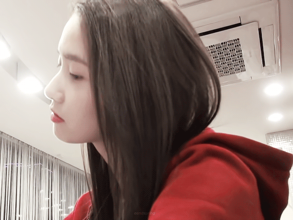 清新少女感了解一下!林允儿素颜展美貌