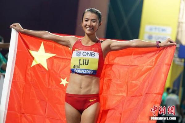 杨家玉破女子20公里竞走世界纪录 中国姑娘好样的!