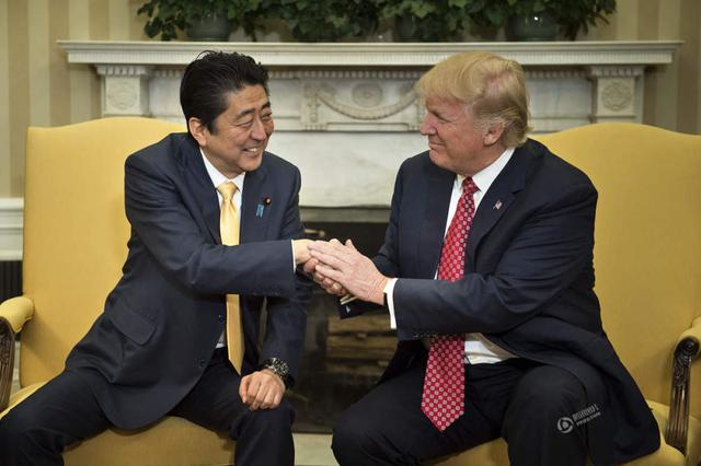 安倍告诉特朗普:日本将协助美国领导世界