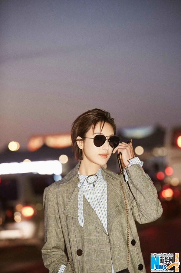 张俪公开跨国恋后现身机场 难掩甜蜜笑容【组图】