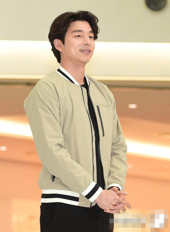 《鬼怪》孔侑现身签名会 粉丝围观人山人海【组图】