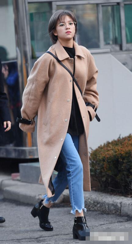 nct dream,twice,泰妍齐现身"上班路" melody day车熙怀抱萌犬亮相