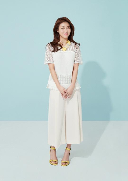 河智苑最新画报公开展现春天般明媚美貌组图