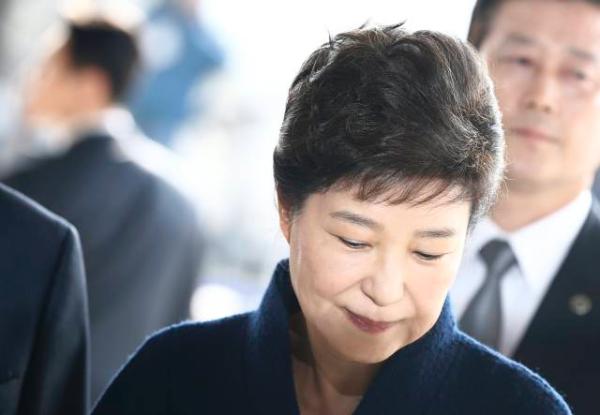 韩国检察总长:决定申请对前总统朴槿惠的拘捕令