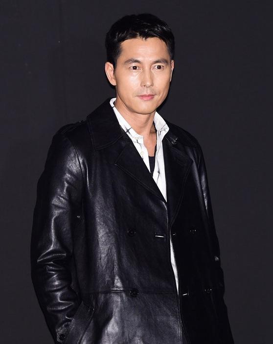 申世京朴炯植郑雨盛同台亮相 "一路黑到底"造型酷帅难挡【组图】