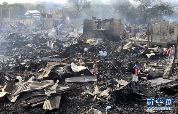 菲律宾火灾废墟中的寻找组图