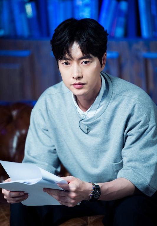 manxman朴海镇直播花絮照公开深邃眼神尽显温柔魅力组图
