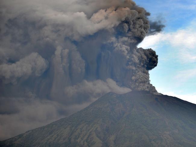 巴厘岛火山喷发致机场关闭有中国公民滞留