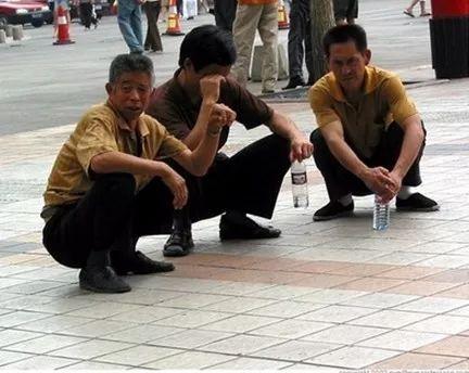 "亚洲蹲"刷遍朋友圈突然火了 据说很多人做不到