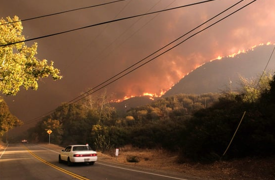 美国加州山火已致11人死 20万人紧急逃离火海