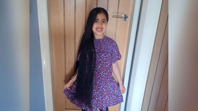 英国6岁女孩拥有12米长发成头发最长的儿童