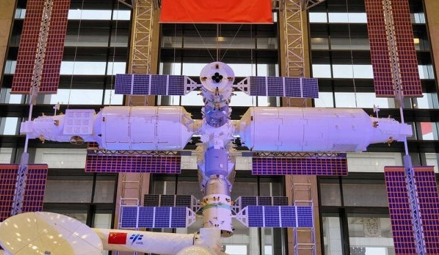 中国载人航天成就吸引世界目光