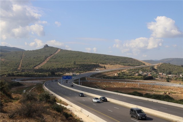 2023��10��8�գ�������������ᳵ���ڶ������ٹ�·����ʻ�����Ž��蹩ͼ