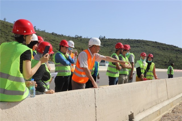 2022��6��16�գ����Ž�����֯�������ա�������ʹ����򰢶������ǵ��ظ�Уʦ��������ʩ���ص��ѵ㡣���Ž��蹩ͼ