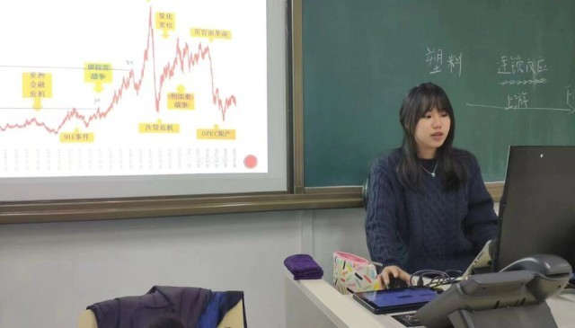 遇见中国|爱上古筝的泰国姑娘阿梦迪拉:在筝音中探索漫漫历史长河中的中国智慧与魅力